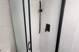 2801 NE 183rd St, Aventura, FL 33160 - Photo 9