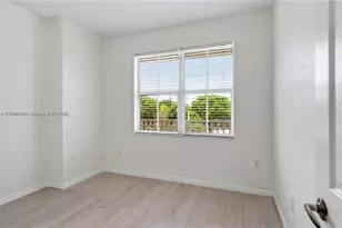 11201 NW 83rd St, Doral, FL 33178 - Photo 9