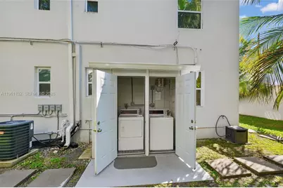 3676 Oak Ave #8, Miami, FL 33133 - Photo 17