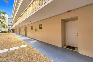 410 SE 2nd St, Hallandale Beach, FL 33009 - Photo 23