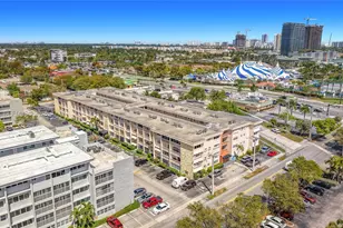 410 SE 2nd St, Hallandale Beach, FL 33009 - Photo 25