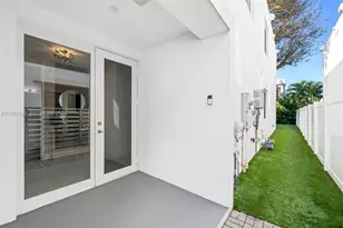 811 NE 17th Way, Fort Lauderdale, FL 33304 - Photo 3