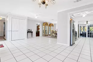 570 Royal Poinciana Ct, Weston, FL 33326 - Photo 9