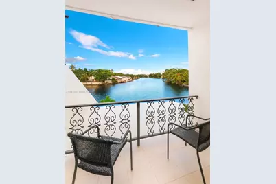 7282 Jacaranda Ln, Miami Lakes, FL 33014 - Photo 9