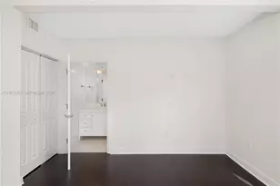 20205 W Oakhaven Cir, Miami, FL 33179 - Photo 21