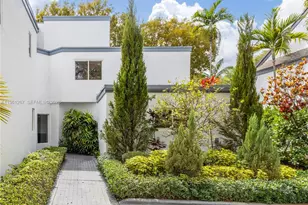 20205 W Oakhaven Cir, Miami, FL 33179 - Photo 1