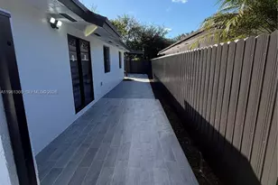 18940 SW 113th Ct, Miami, FL 33157 - Photo 5