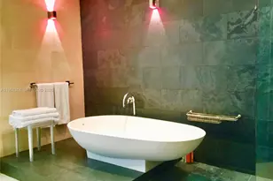 100 S Pointe Dr, Miami Beach, FL 33139 - Photo 17