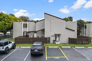 10020 NW 9th St Cir, Miami, FL 33172 - Photo 3