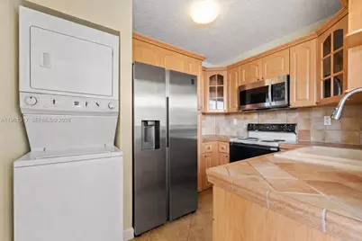 10020 NW 9th St Cir #202, Miami, FL 33172 - Photo 13