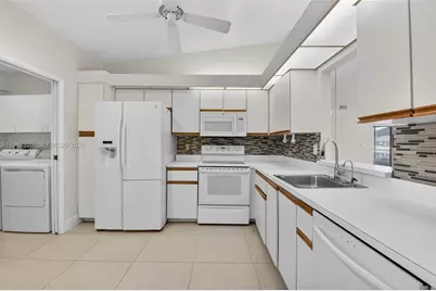 8200 Whispering Palm Dr, Boca Raton, FL 33496 - Photo 13