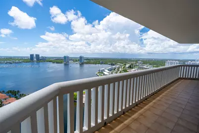 1000 W Island Blvd #2812, Aventura, FL 33160 - Photo 13