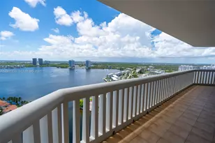 1000 W Island Blvd, Aventura, FL 33160 - Photo 13