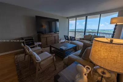 1000 W Island Blvd #2812, Aventura, FL 33160 - Photo 3