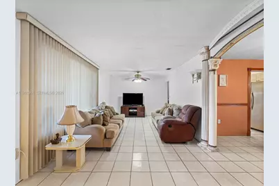 811 NW 112th St, Miami, FL 33168 - Photo 7