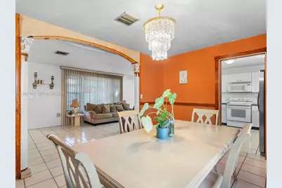 811 NW 112th St, Miami, FL 33168 - Photo 9