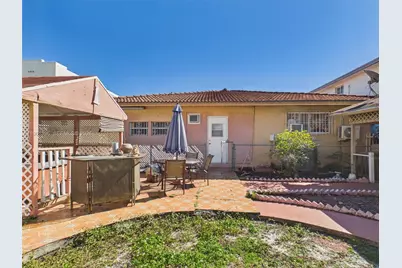 46 NW 24th Ct, Miami, FL 33125 - Photo 3