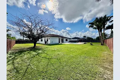 20449 SW 328th St, Homestead, FL 33030 - Photo 15