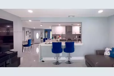 8275 Shadow Wood Blvd, Coral Springs, FL 33071 - Photo 5