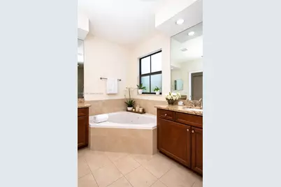 10013 NW 89th Ter, Doral, FL 33178 - Photo 13
