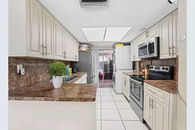 3056 NW 15th St #201, Miami, FL 33125 - Photo 5