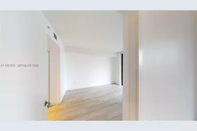 55 SW 9th St #2010, Miami, FL 33130 - Photo 9