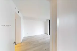 55 SW 9th St, Miami, FL 33130 - Photo 9