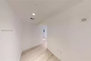 55 SW 9th St, Miami, FL 33130 - Photo 17