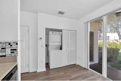 4206 Napoli Lake Dr, Riviera Beach, FL 33410 - Photo 7