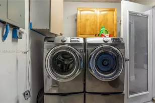 9501 NW 8th St, Pembroke Pines, FL 33024 - Photo 27