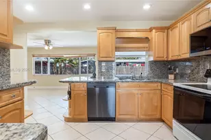 9501 NW 8th St, Pembroke Pines, FL 33024 - Photo 3