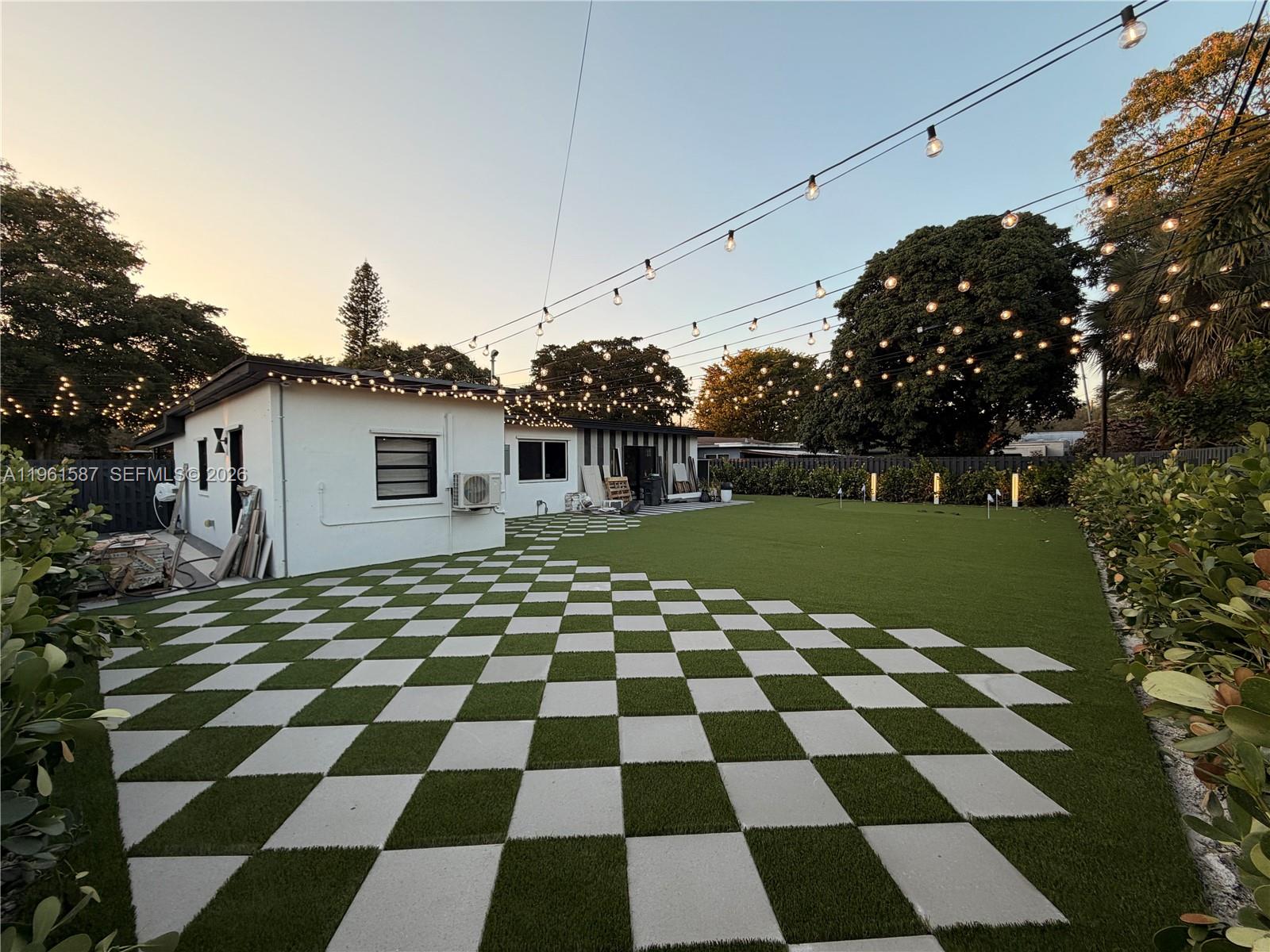 920 SW 50th Ave main architectural view