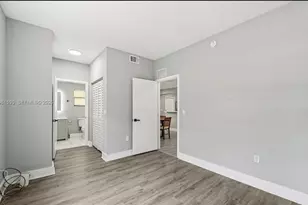 380 NW 20th St, Miami, FL 33127 - Photo 13