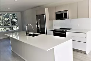 2555 NE 193rd St, Miami, FL 33180 - Photo 13