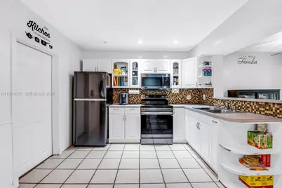 7345 NW 75th St, Tamarac, FL 33321 - Photo 9