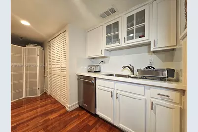 3200 Collins Ave #9-6, Miami Beach, FL 33140 - Photo 3