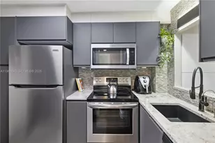 1020 Meridian Ave, Miami Beach, FL 33139 - Photo 11