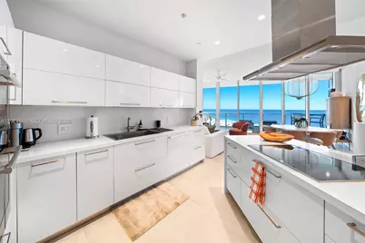 100 S Pointe Dr #1409/10, Miami Beach, FL 33139 - Photo 11
