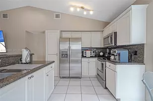 16322 SW 76th St, Miami, FL 33193 - Photo 11