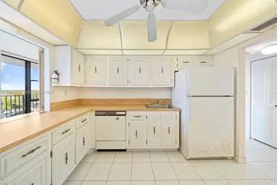 800 Parkview Dr #729, Hallandale Beach, FL 33009 - Photo 25