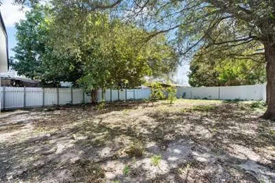 860 NW 70th St, Miami, FL 33150 - Photo 27