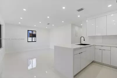 860 NW 70th St, Miami, FL 33150 - Photo 11