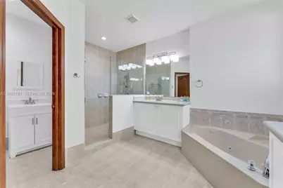 18091 NW 87th Ct, Hialeah, FL 33018 - Photo 33