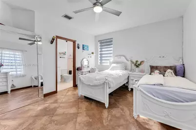 18091 NW 87th Ct, Hialeah, FL 33018 - Photo 21