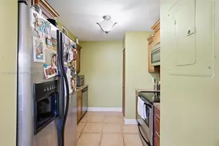 8630 SW 3rd St, Pembroke Pines, FL 33025 - Photo 5