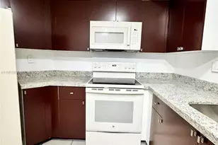 10237 NW 9th St Cir, Miami, FL 33172 - Photo 9