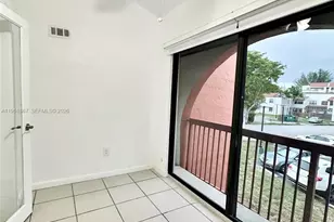 10237 NW 9th St Cir, Miami, FL 33172 - Photo 13