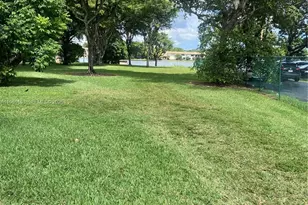 665 NE 195th St, Miami, FL 33179 - Photo 31