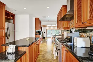 1247 NE 101st St, Miami Shores, FL 33138 - Photo 13