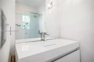 935 10th St, Miami Beach, FL 33139 - Photo 13